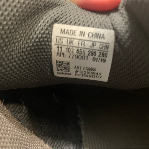 Yeezy Boost 700 V2 Geode - Picture 10 of 12